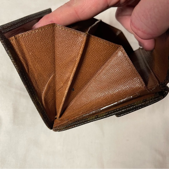 Men’s Louis Vuitton Brown Monogram Wallet & Card Holder Fold Out Compartment. - Picture 11 of 14